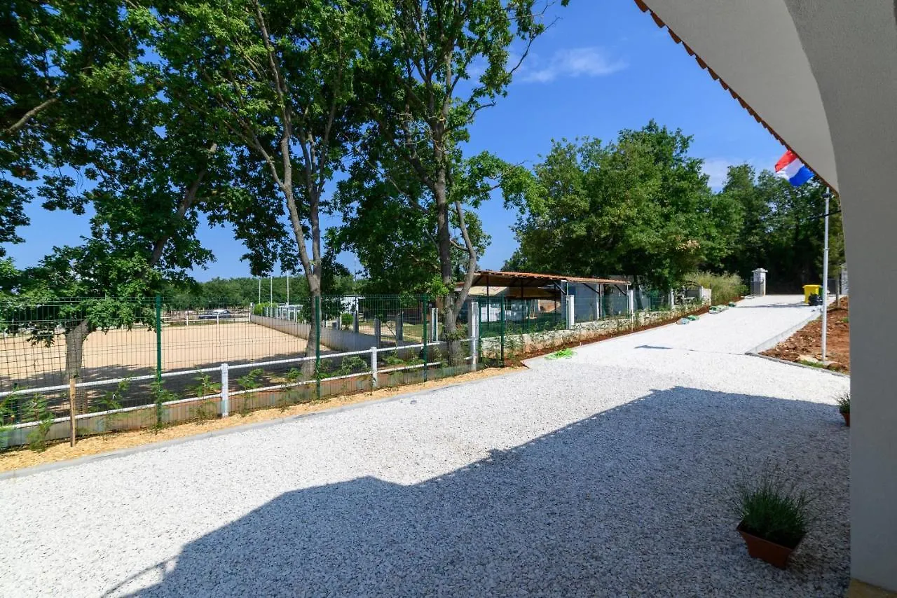 Holiday House With A Swimming Pool Medulin - 21049 Croatia